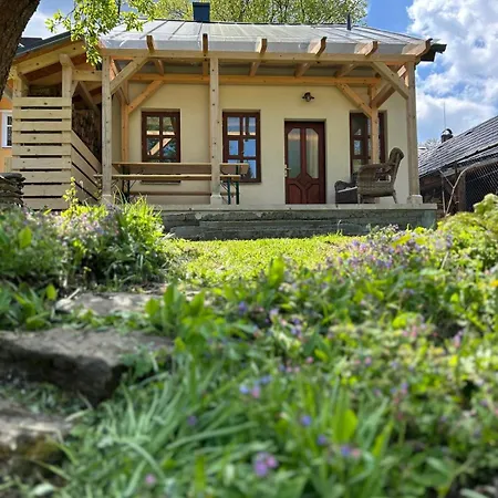 Se Zahradou Na Sumave U Zelezne Rudy Cachrov